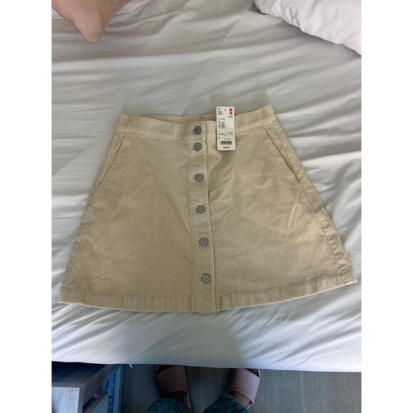 Uniqlo Corduroy Mini Skirt Off White - Picture 2 of 4
